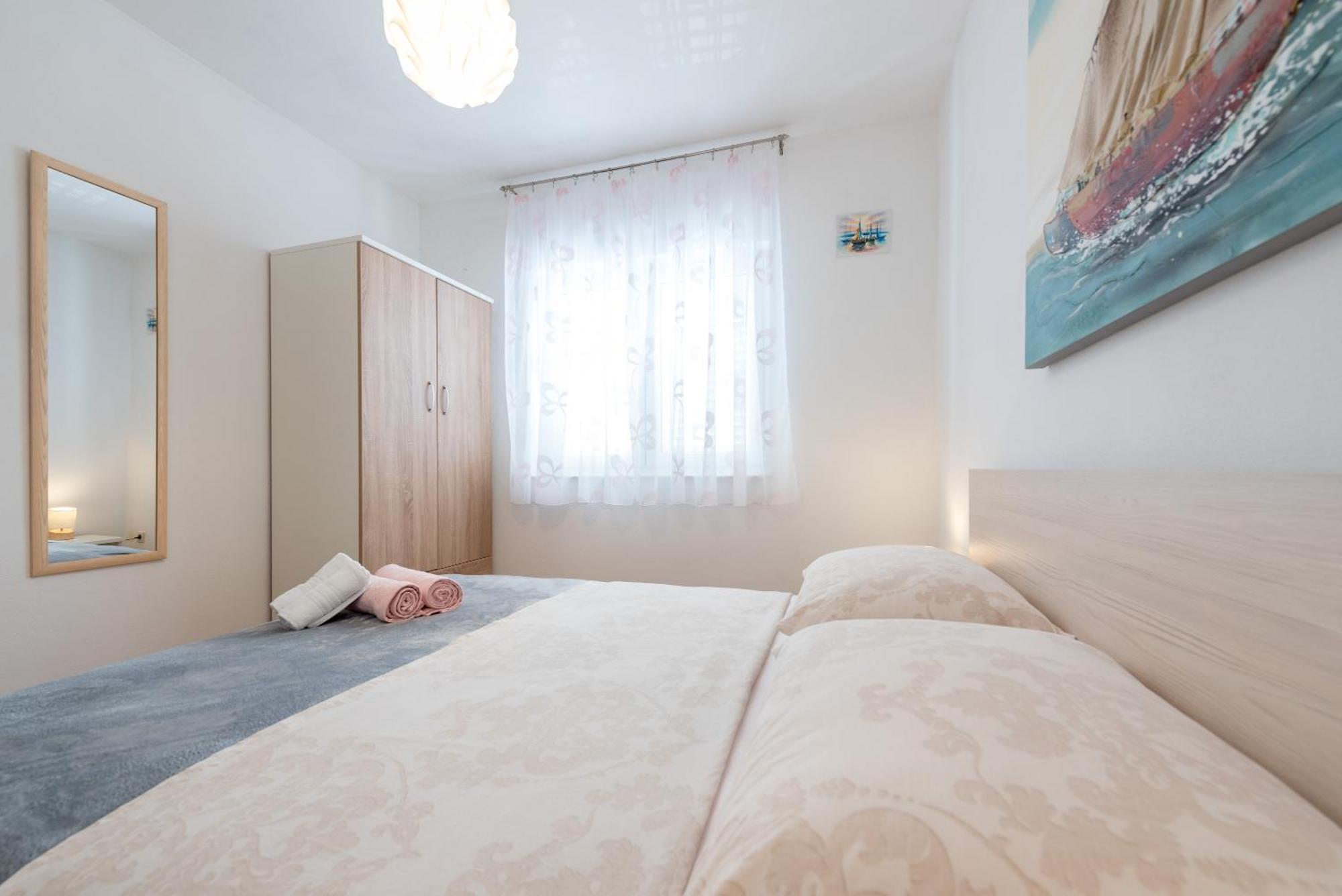 Luxury Apartment With Garden Jacuzzi And Wellness Трогир Экстерьер фото