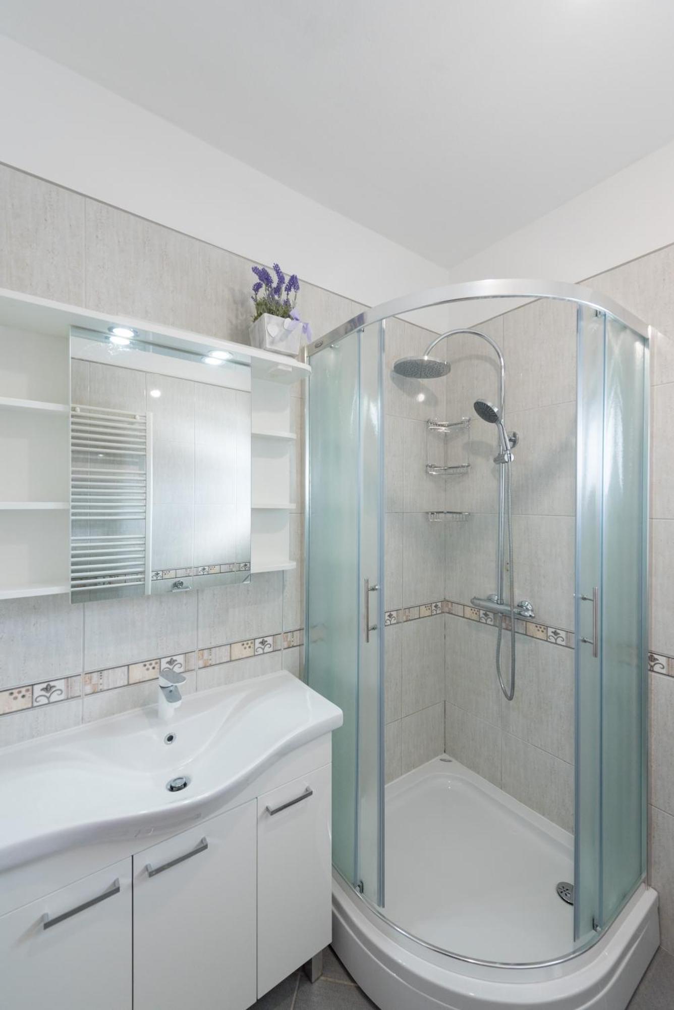 Luxury Apartment With Garden Jacuzzi And Wellness Трогир Экстерьер фото