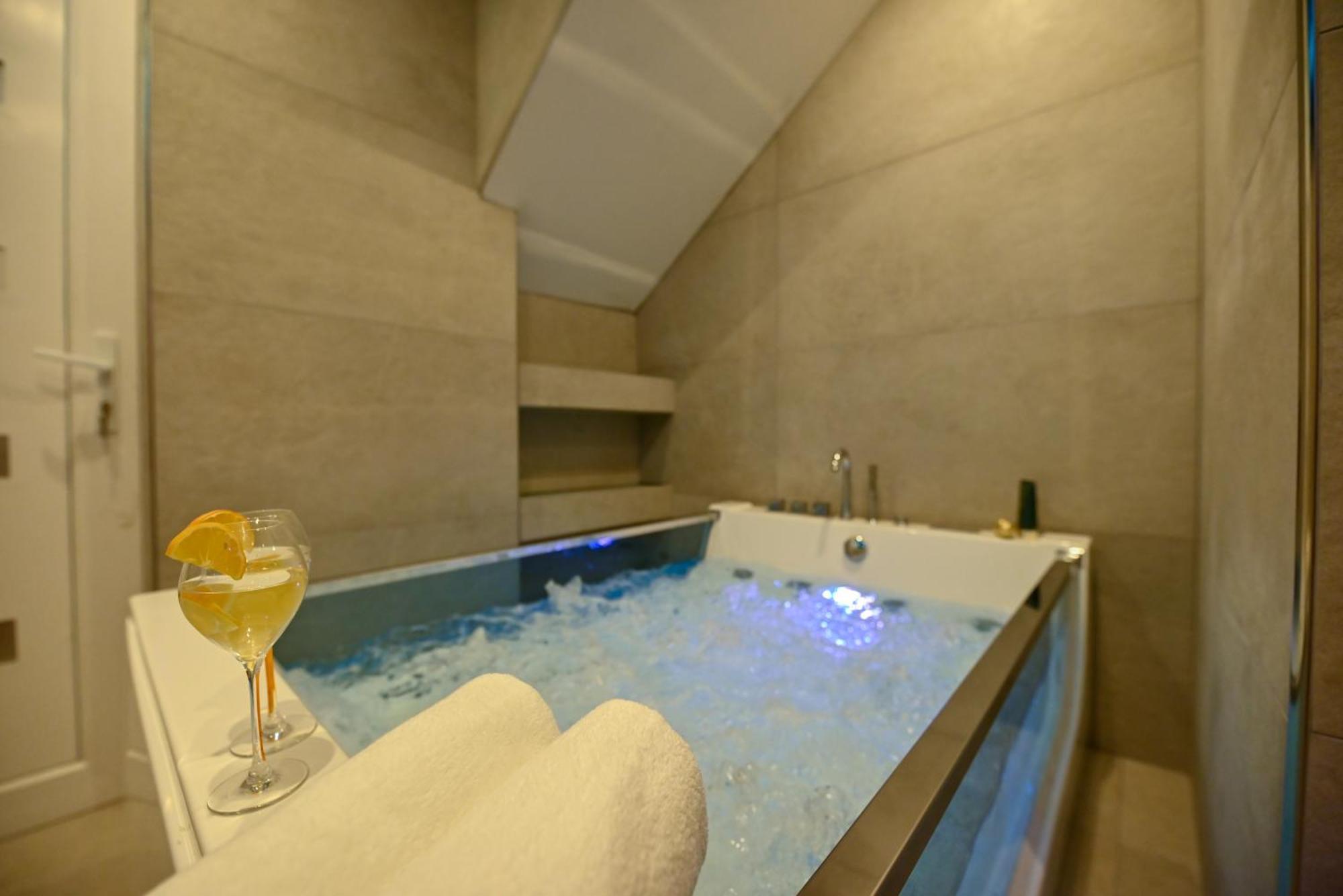 Luxury Apartment With Garden Jacuzzi And Wellness Трогир Экстерьер фото