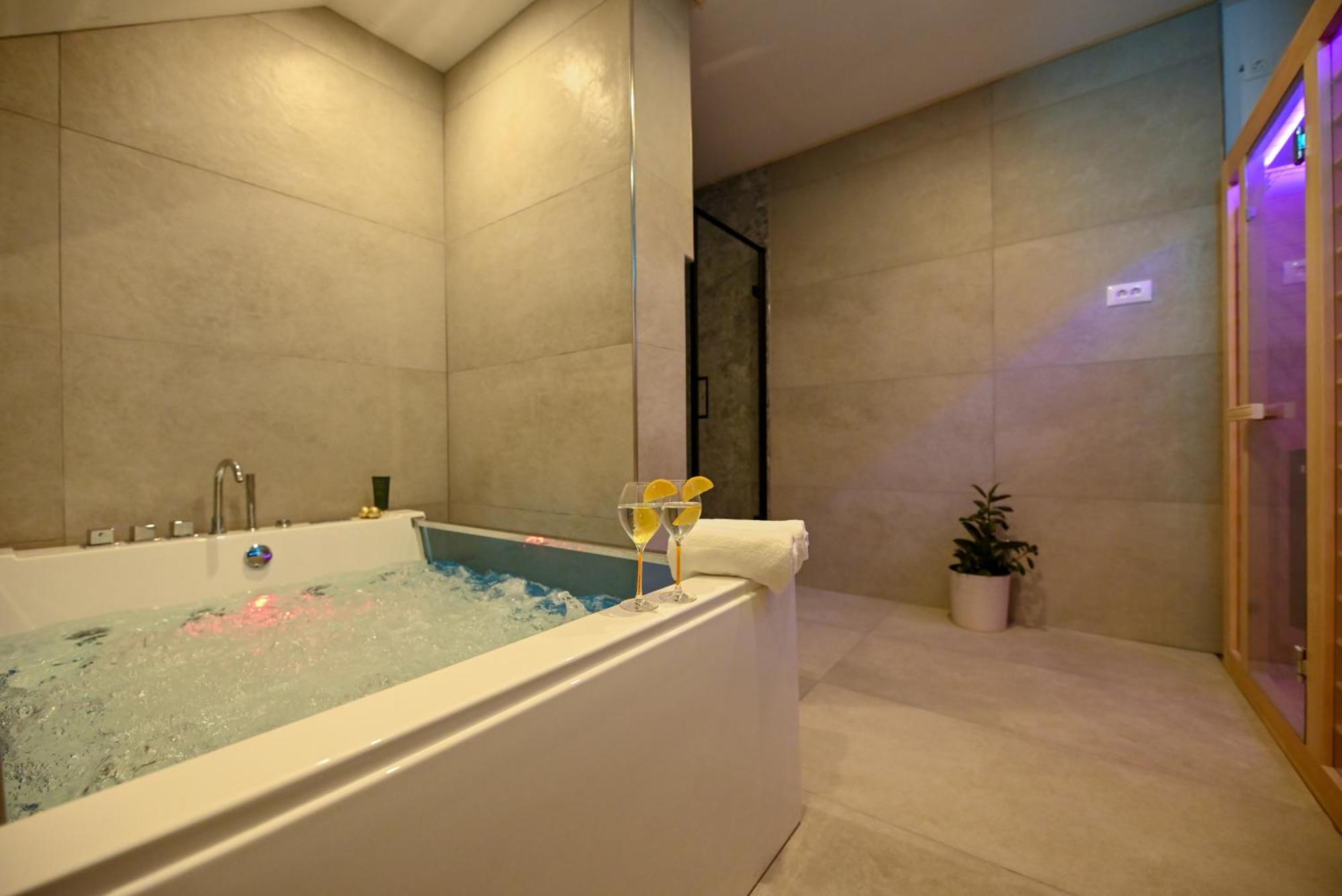 Luxury Apartment With Garden Jacuzzi And Wellness Трогир Экстерьер фото