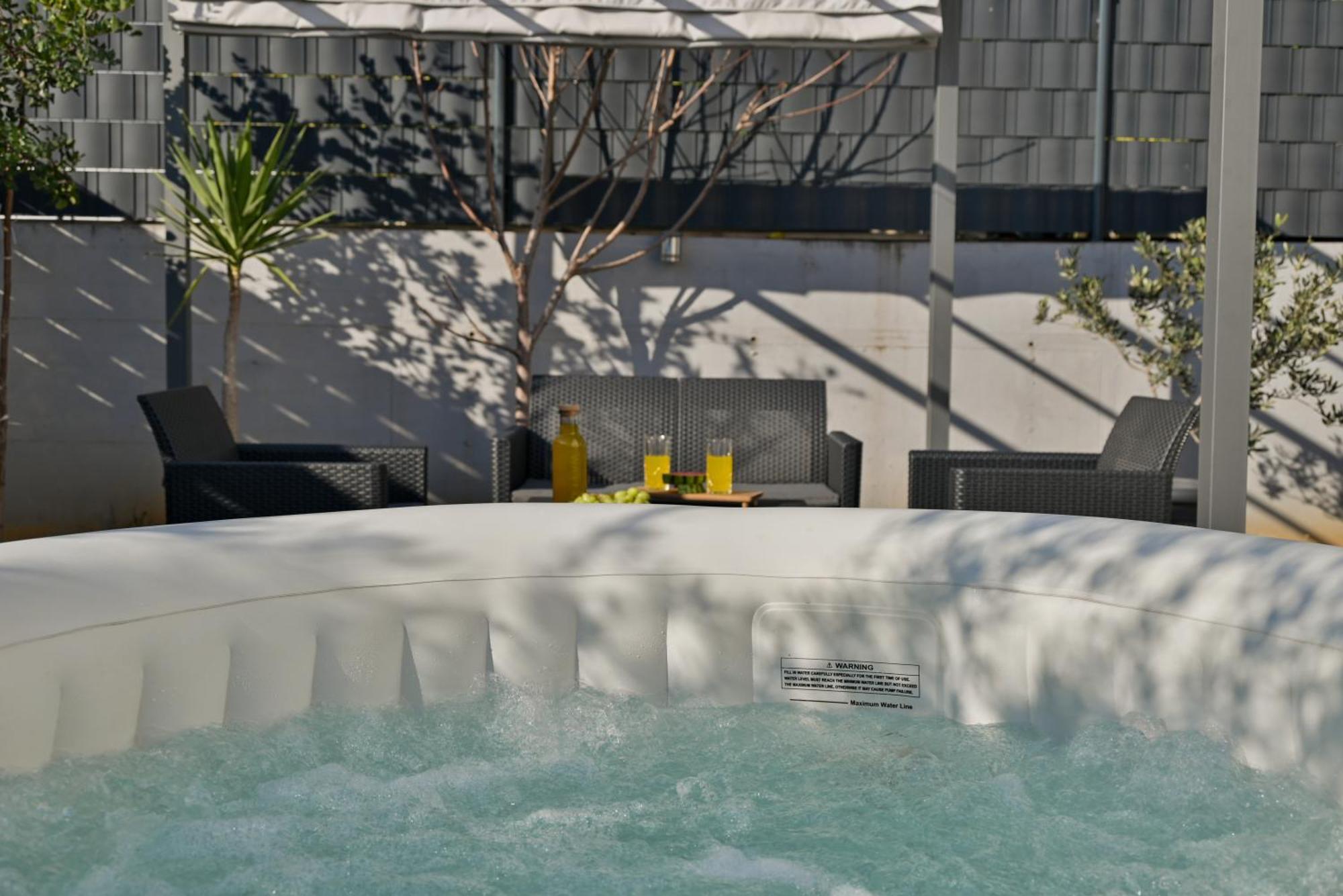 Luxury Apartment With Garden Jacuzzi And Wellness Трогир Экстерьер фото