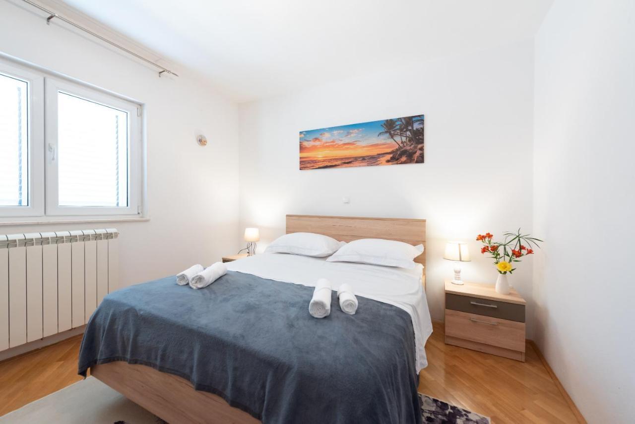 Luxury Apartment With Garden Jacuzzi And Wellness Трогир Экстерьер фото